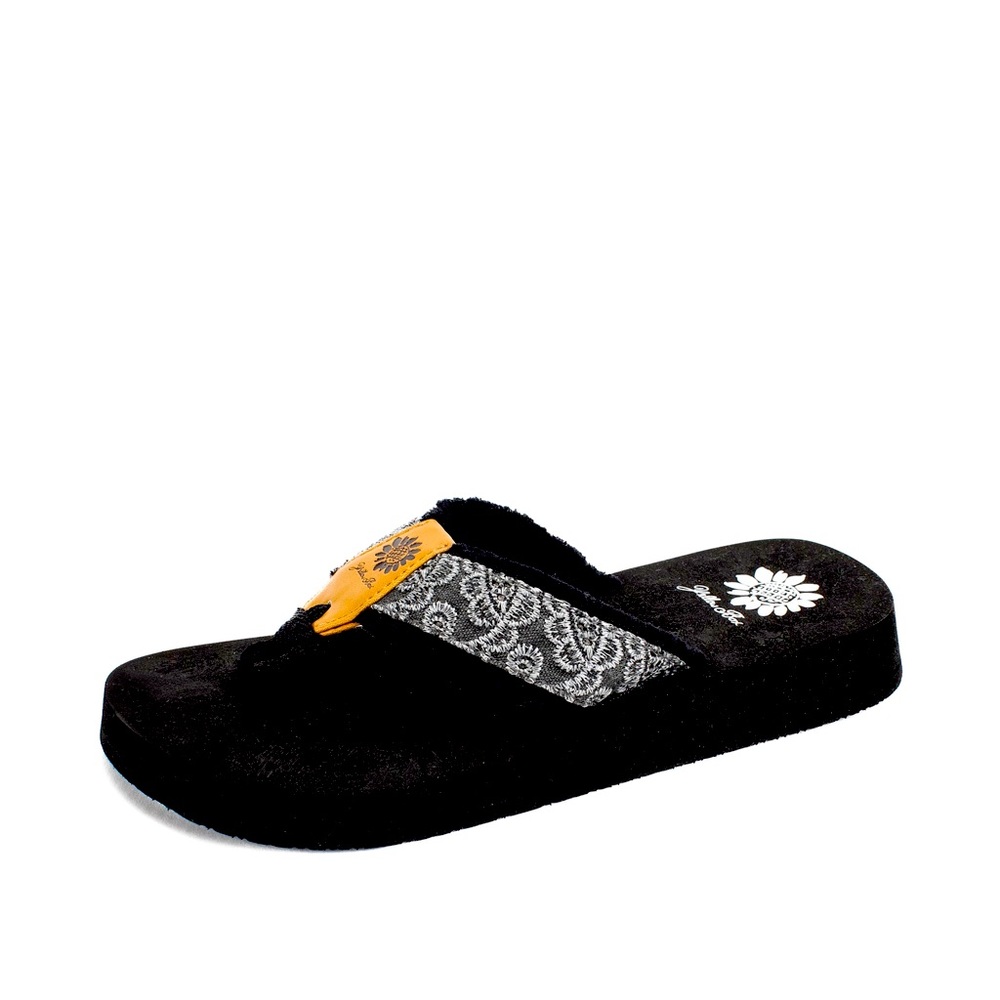 Yellow box Fabulous  Black  SANDAL New in box MEDIUM WIDTH. FIRM PRICE